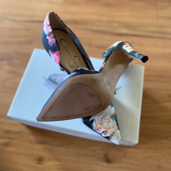 Jessica Simpson Claudette Heels - Picture 3 of 4